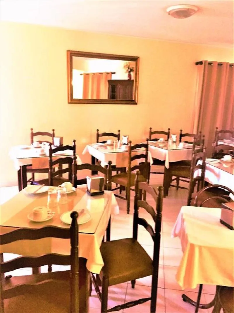 Residencial Chafariz 호텔 푼샬 포르투갈